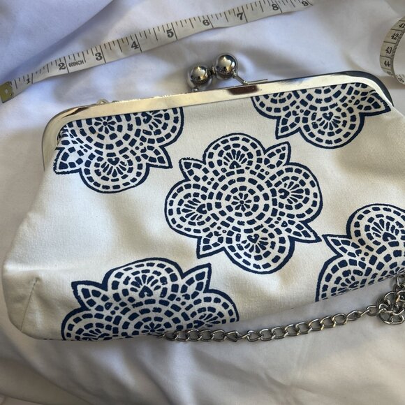 Donna Dixon Handbag Purse Blue Shoulder Crossbody Chain Straps Canvas Kiss Clasp - Picture 2 of 16